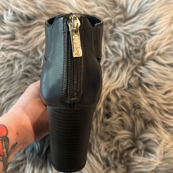 Guess high heels sandals - Picture 3 of 3